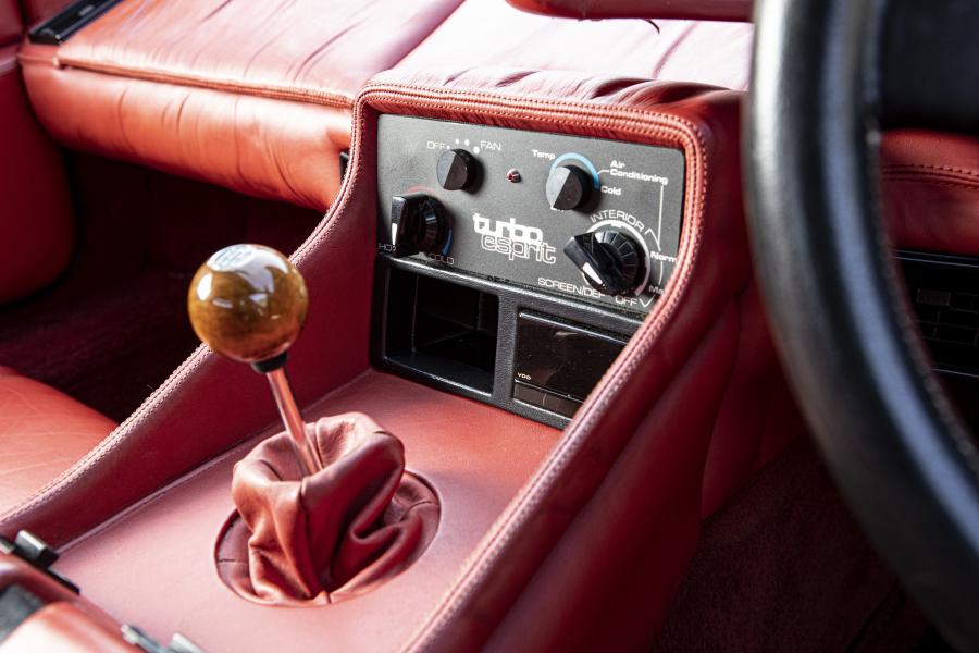 Детали интерьера Lotus Esprit S3 Turbo 1981 года  (UK) (фото 11 из 18)